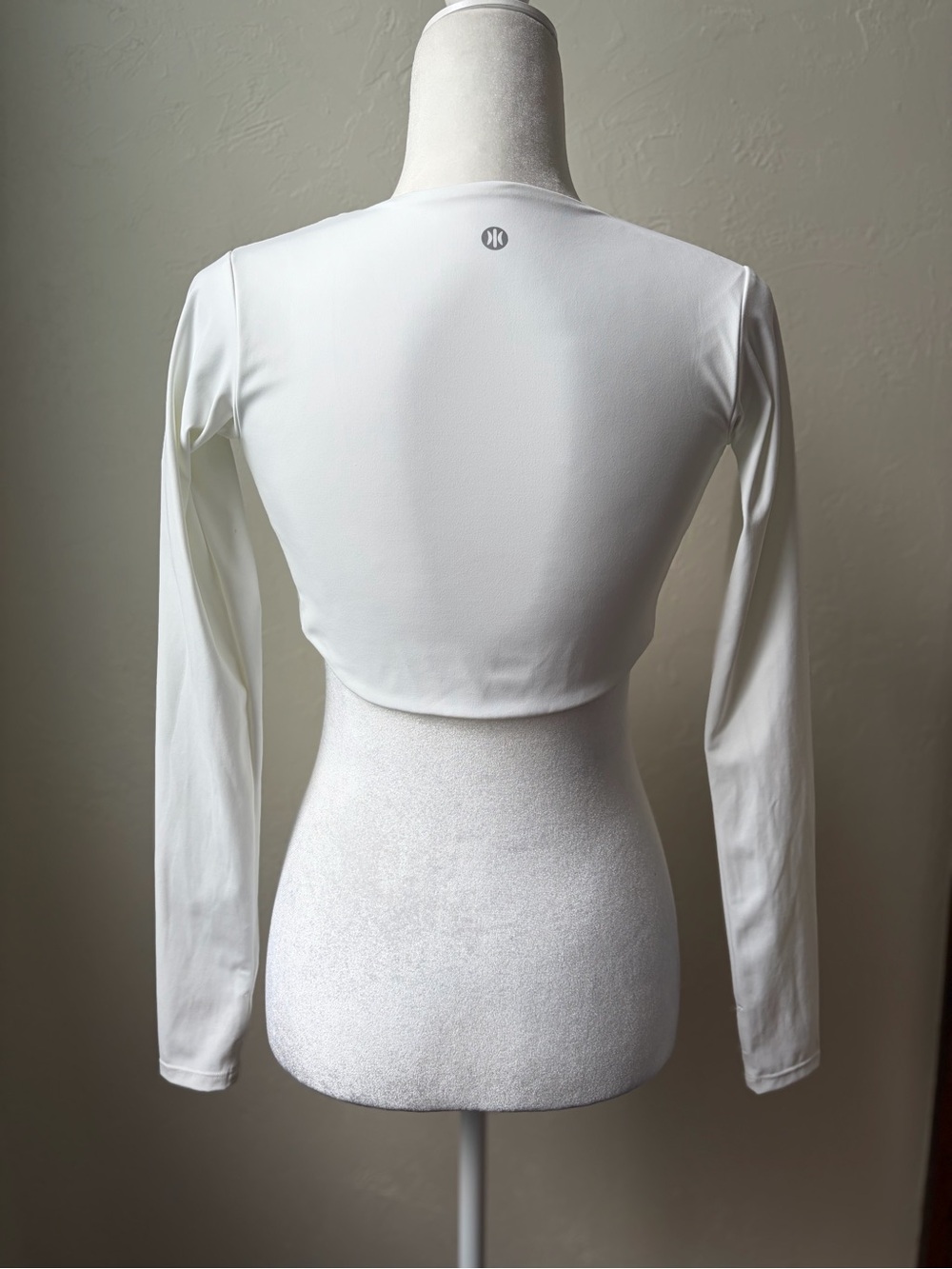 Astoria LIVE LUXE White Shrug Crop Activewear Layer Size Small - Picture 9 of 9